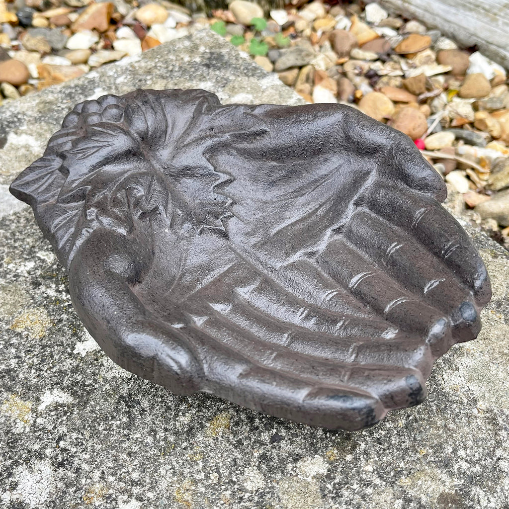 Vogelhäuschen „Hand of Hope“ aus Gusseisen
