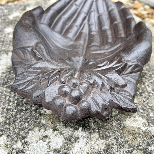 Vogelhäuschen „Hand of Hope“ aus Gusseisen