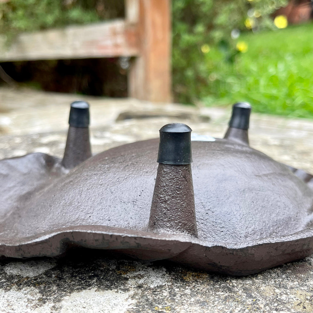 Vogelhäuschen „Hand of Hope“ aus Gusseisen