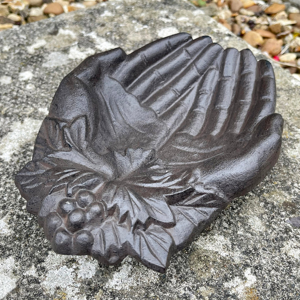 Vogelhäuschen „Hand of Hope“ aus Gusseisen