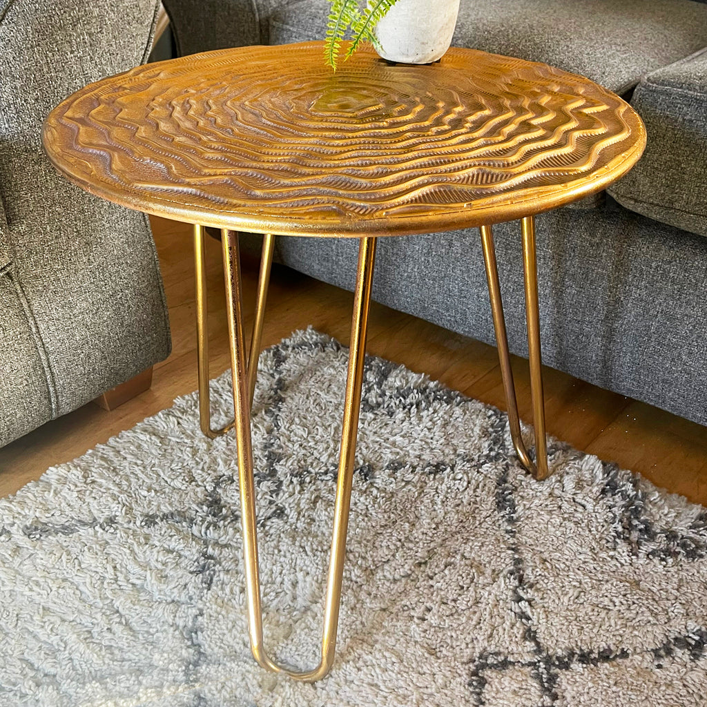 Goldener Wave-Beistelltisch