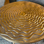 Goldener Wave-Beistelltisch