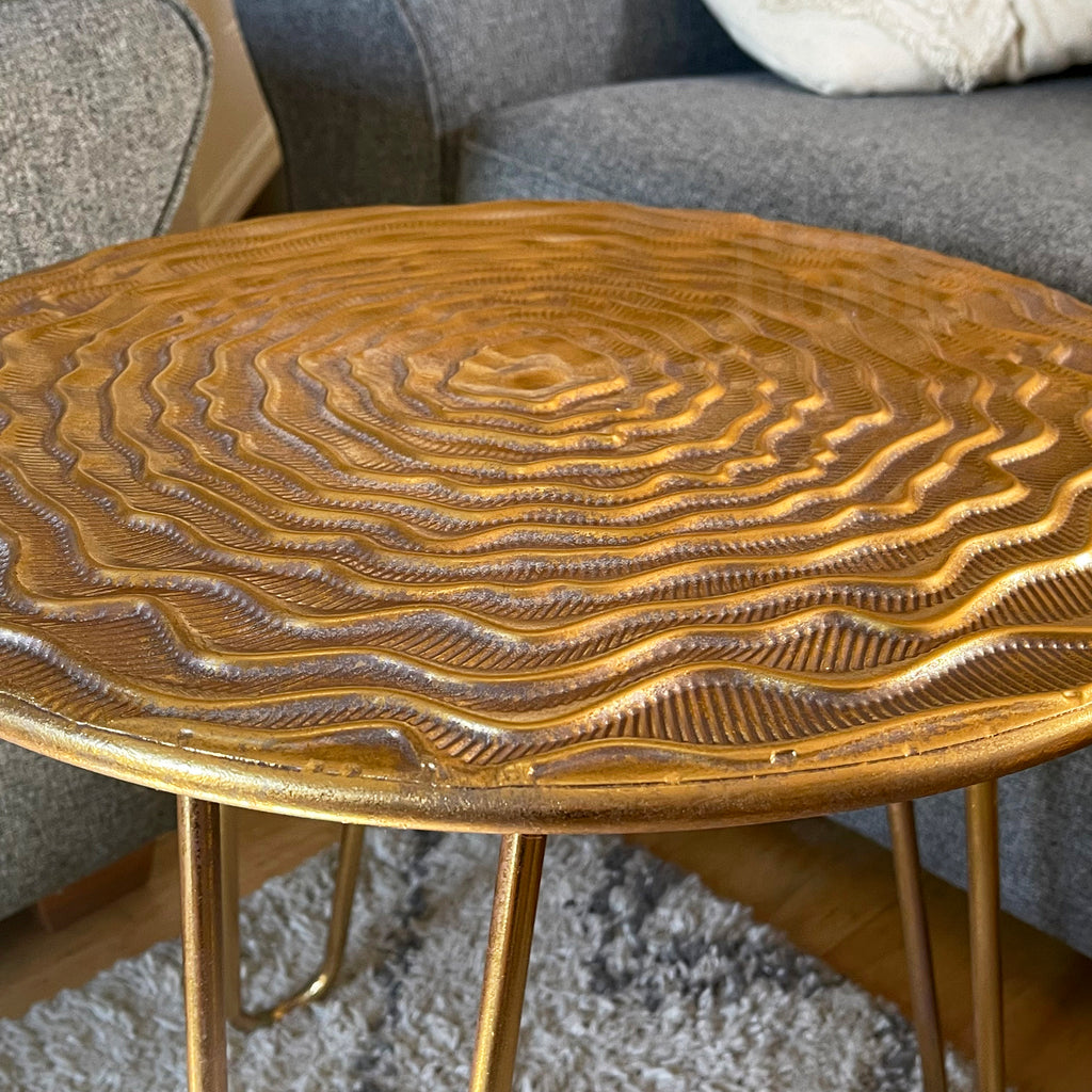 Goldener Wave-Beistelltisch