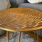Goldener Wave-Beistelltisch
