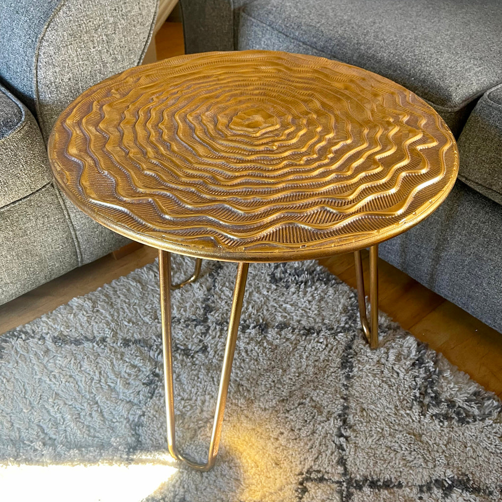 Goldener Wave-Beistelltisch