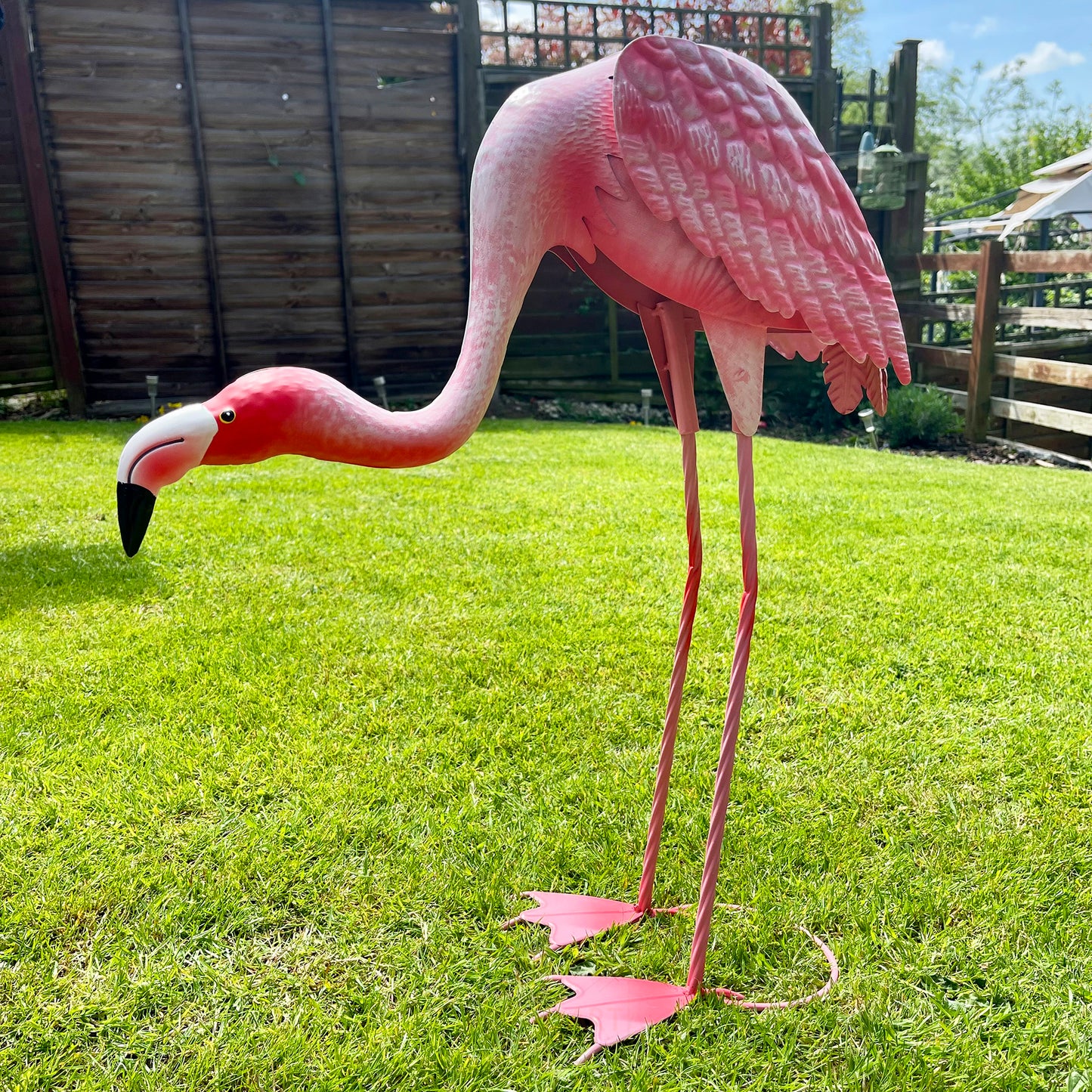 Flamingo-Gartendekoration aus Metall – Kopf nach unten