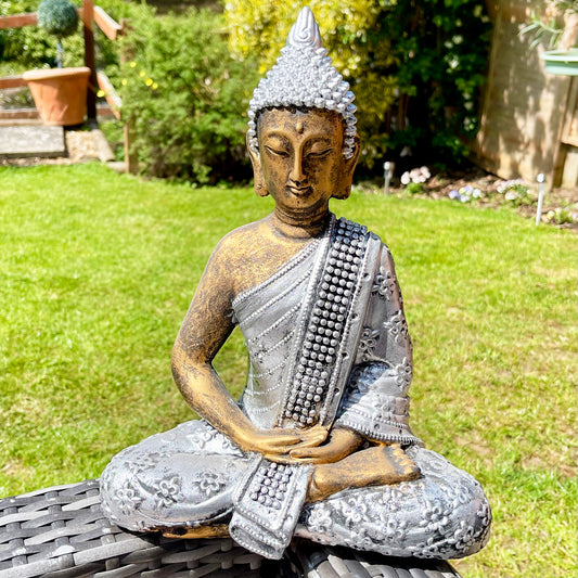 Buddha-Statue aus Zementgarten