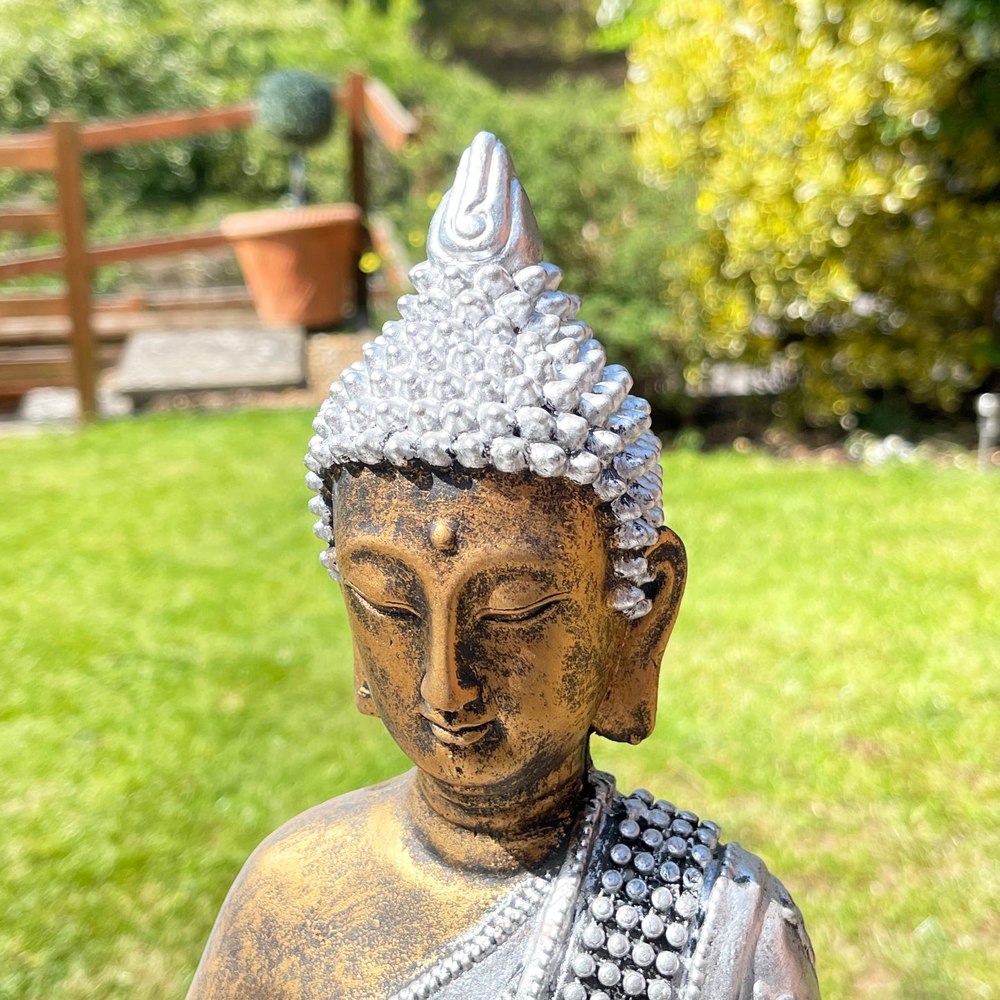 Buddha-Statue aus Zementgarten