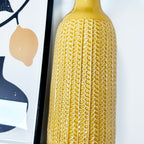 Senffarbene Chevron-Flaschenvase aus Keramik