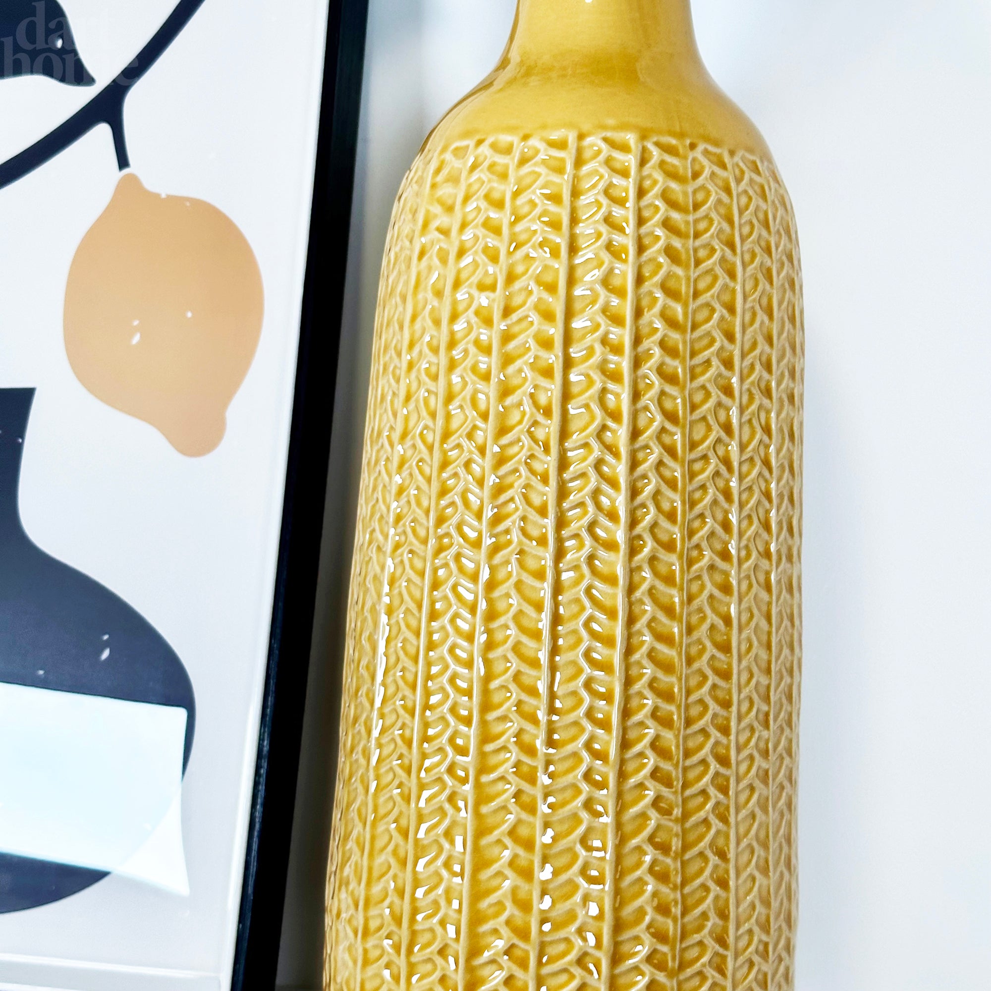 Senffarbene Chevron-Flaschenvase aus Keramik