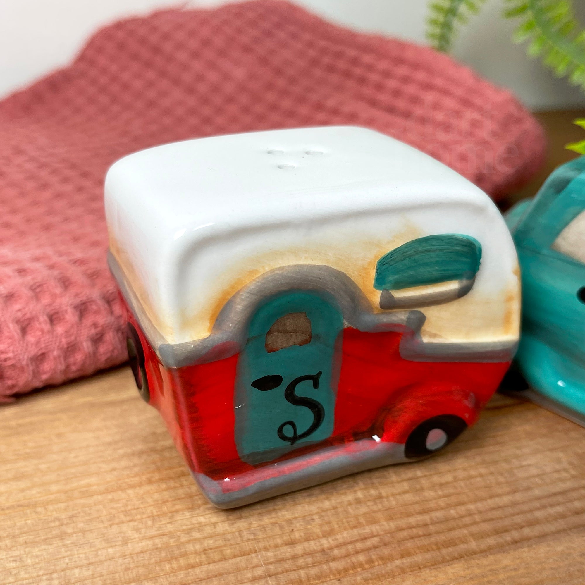Car & Caravan Salt And Pepper Shaker Set