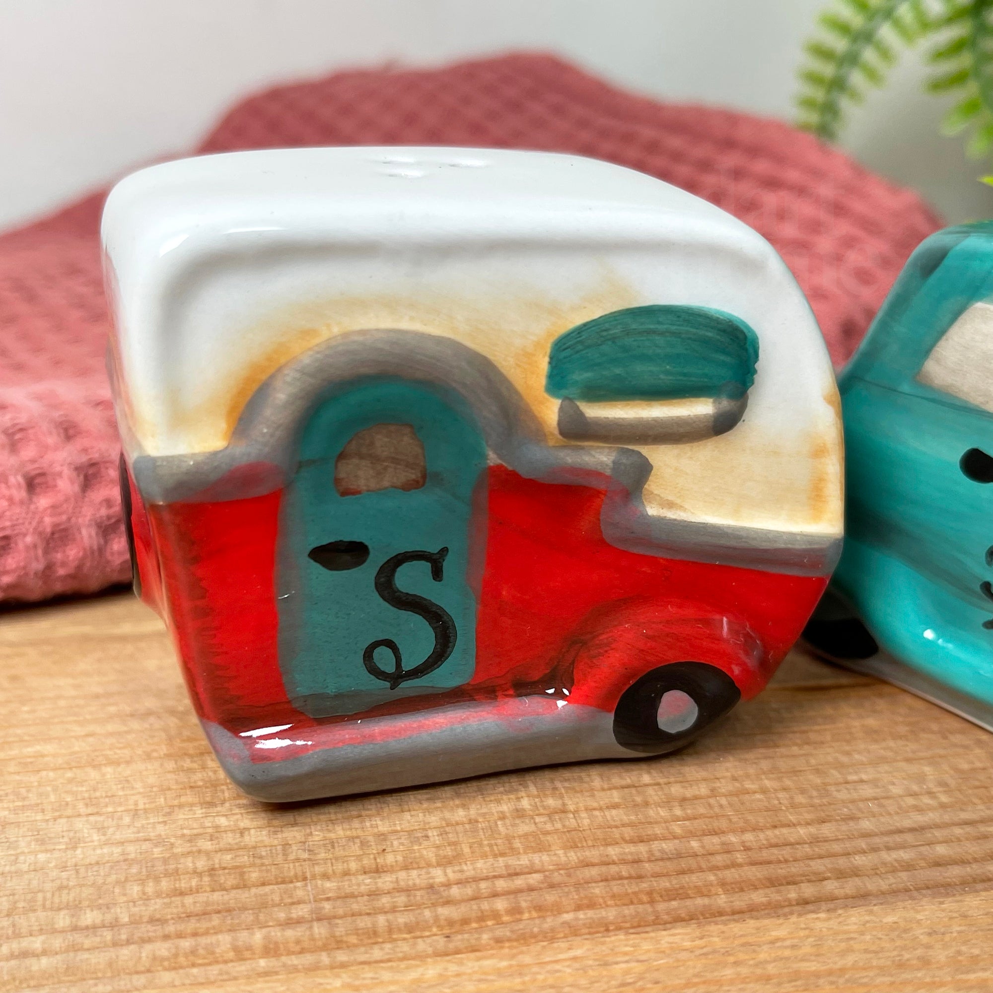 Car & Caravan Salt And Pepper Shaker Set