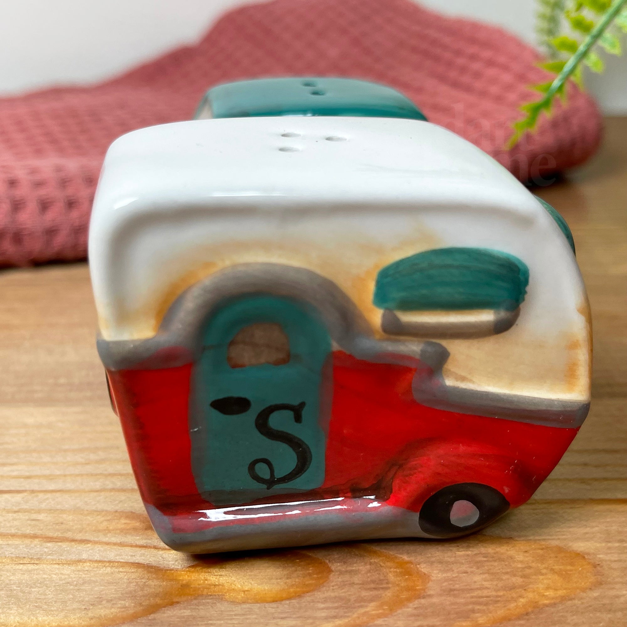 Car & Caravan Salt And Pepper Shaker Set