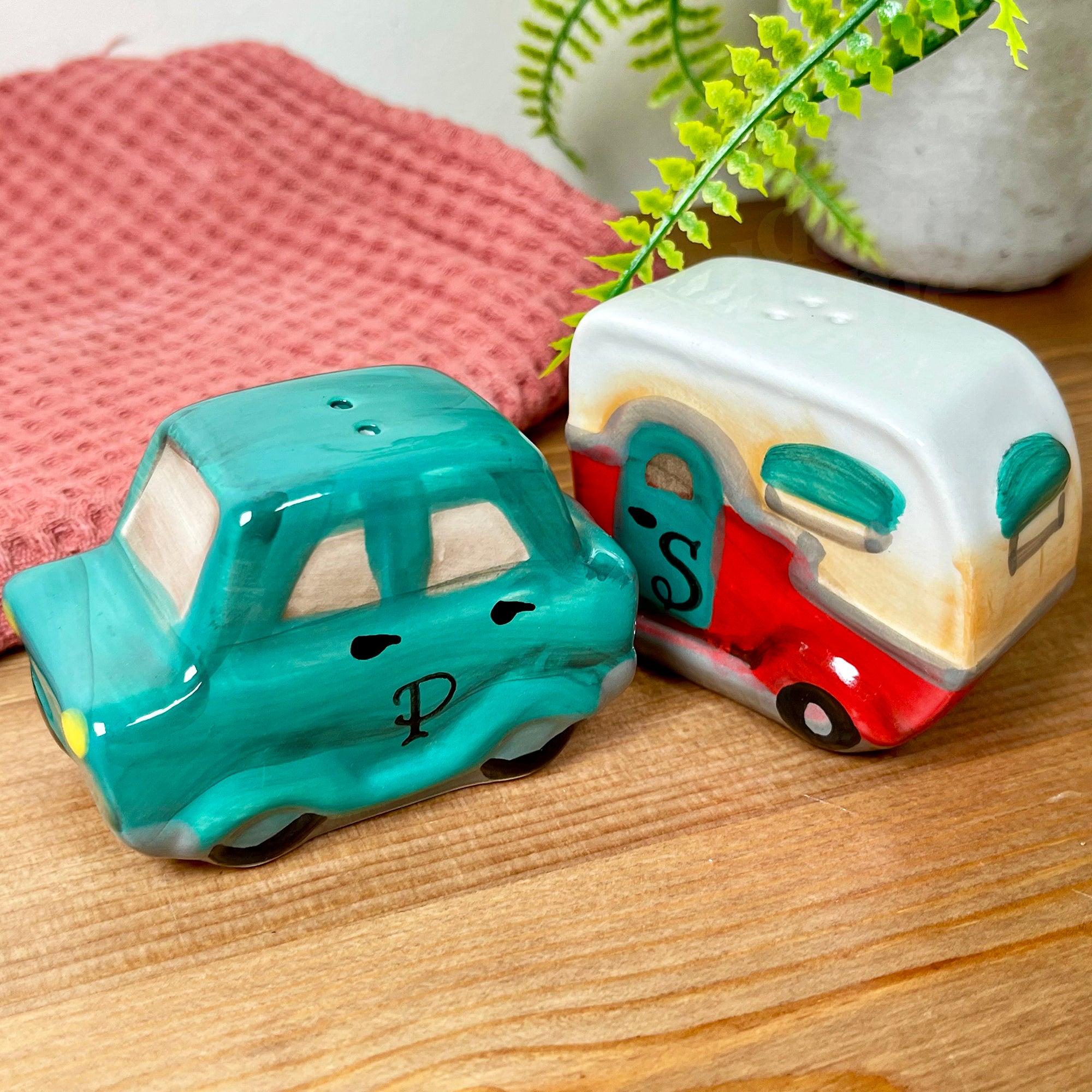 Car & Caravan Salt And Pepper Shaker Set