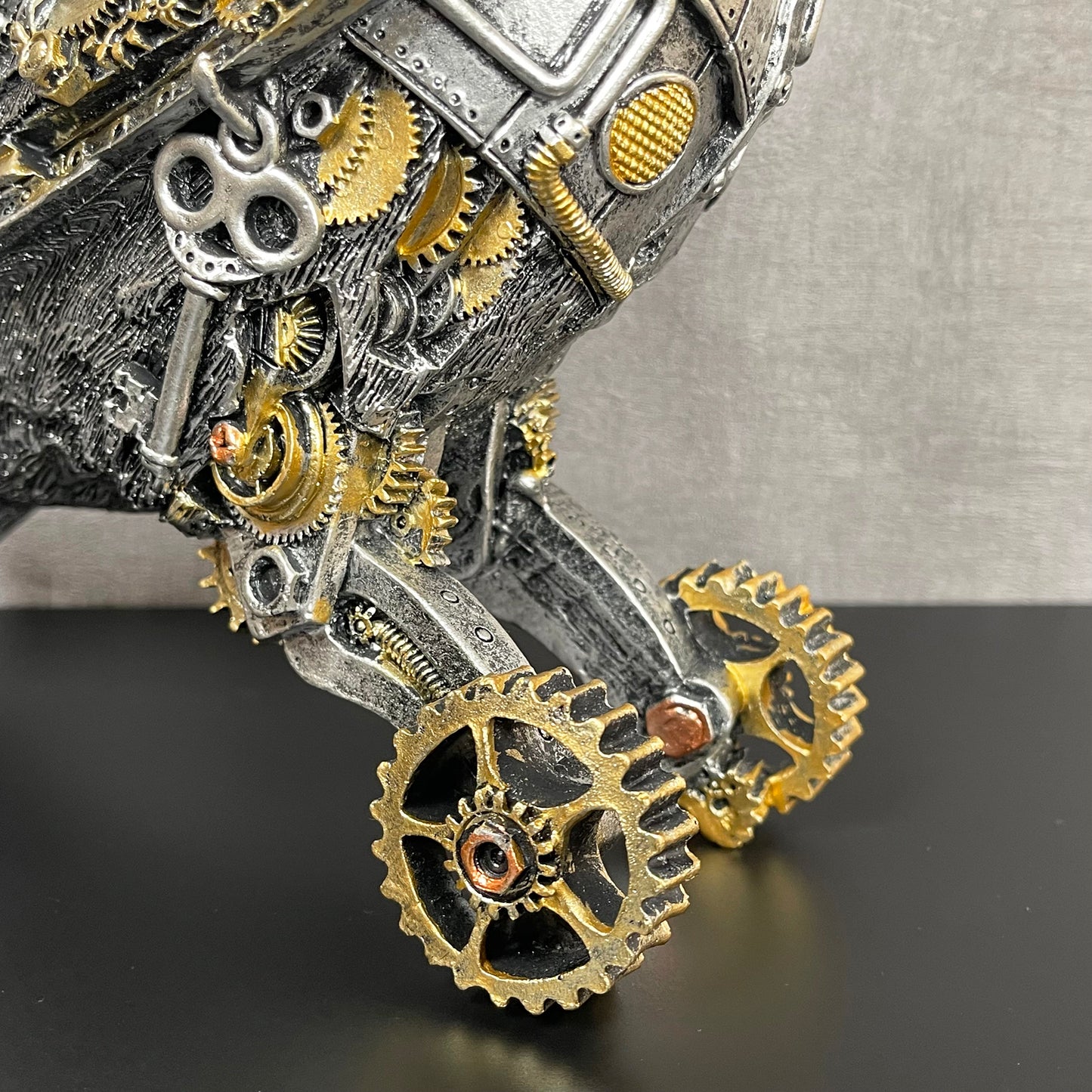 Silbernes Steampunk-Krähenornament