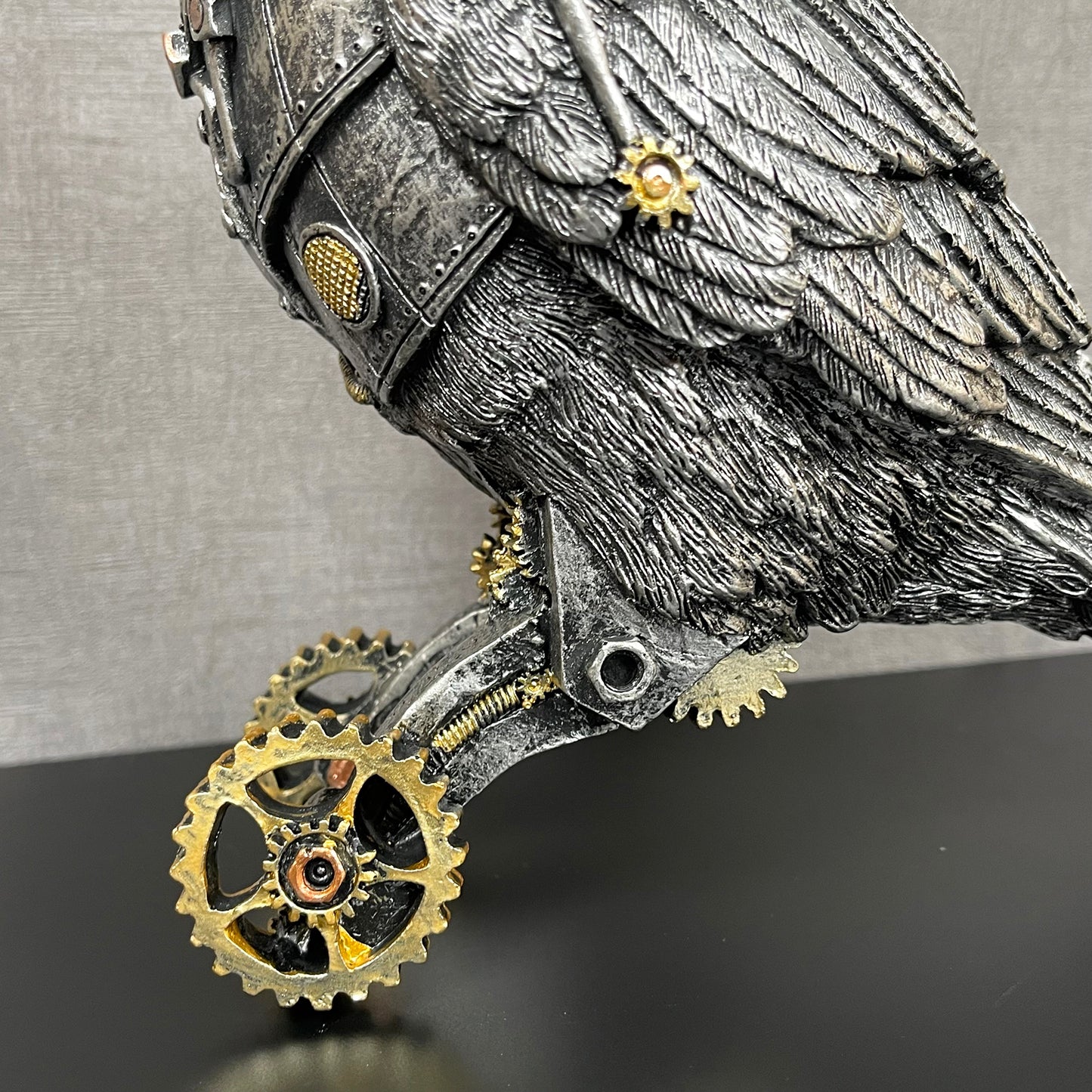 Silbernes Steampunk-Krähenornament