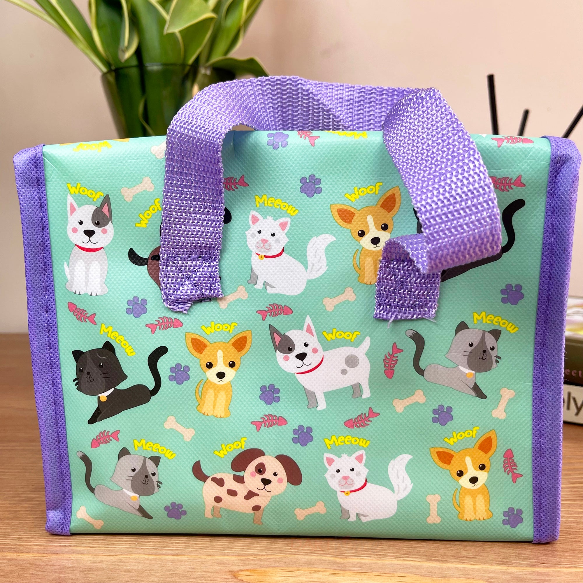 Cats & Dogs Insulated Lunch Bag