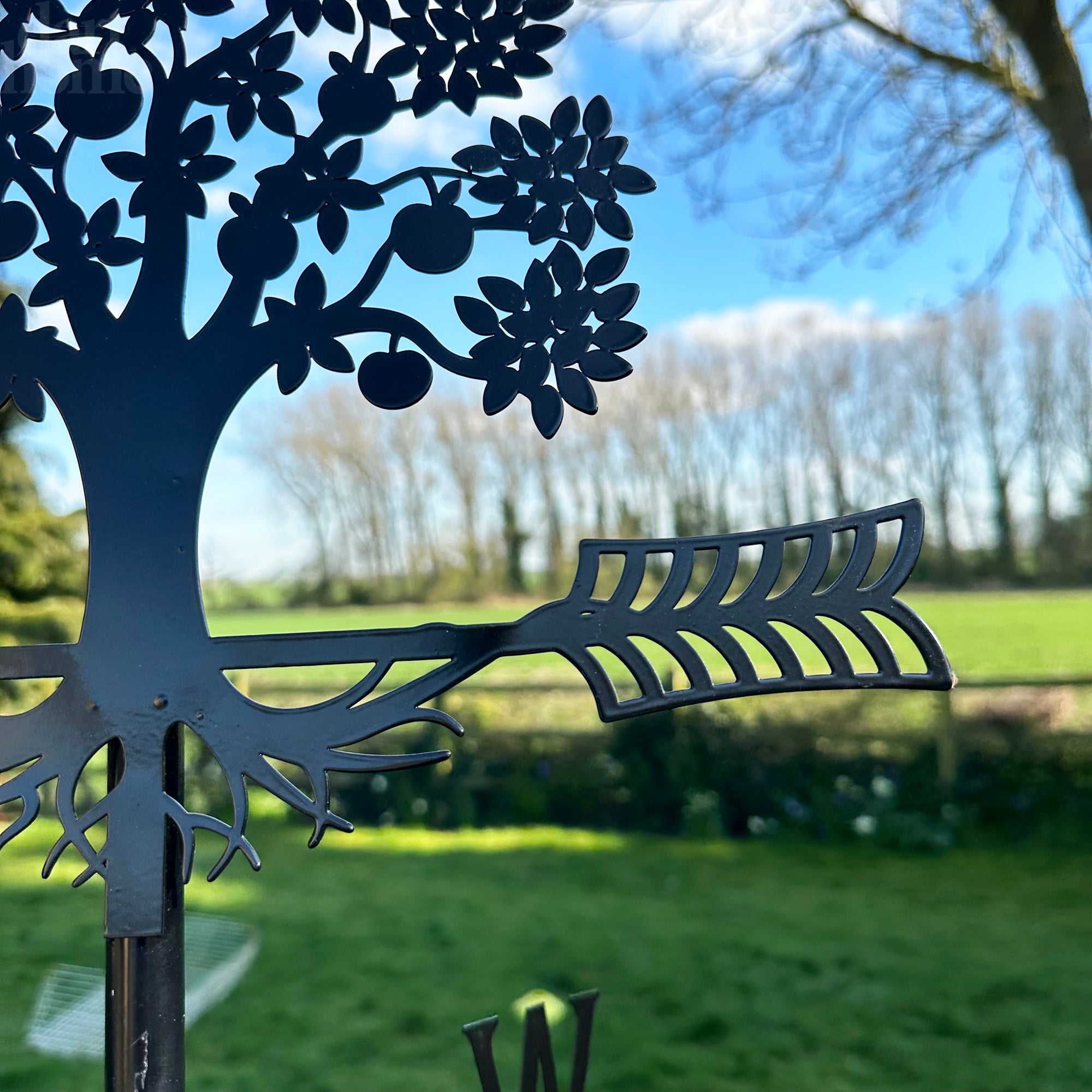 Apfelbaum-Silhouette-Wetterfahne