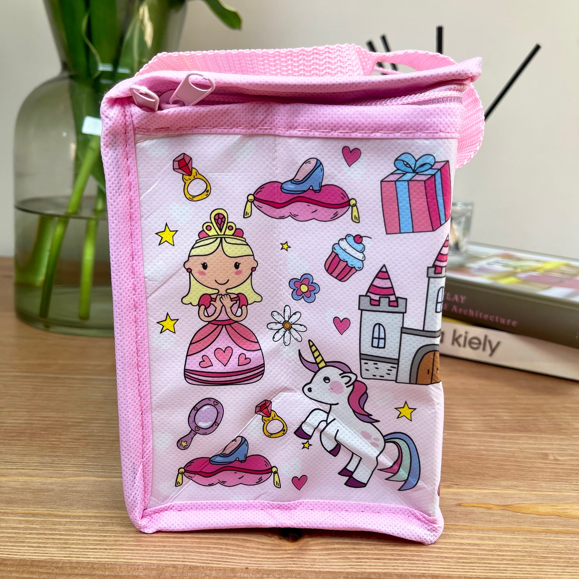 Märchenhafte isolierte Lunchtasche