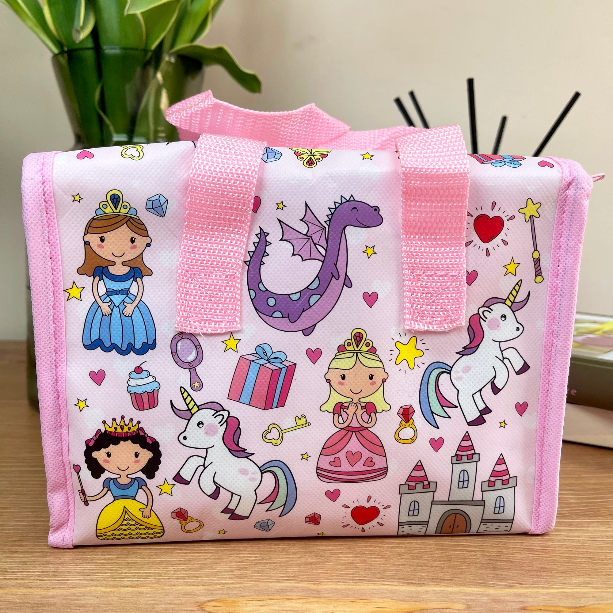 Märchenhafte isolierte Lunchtasche