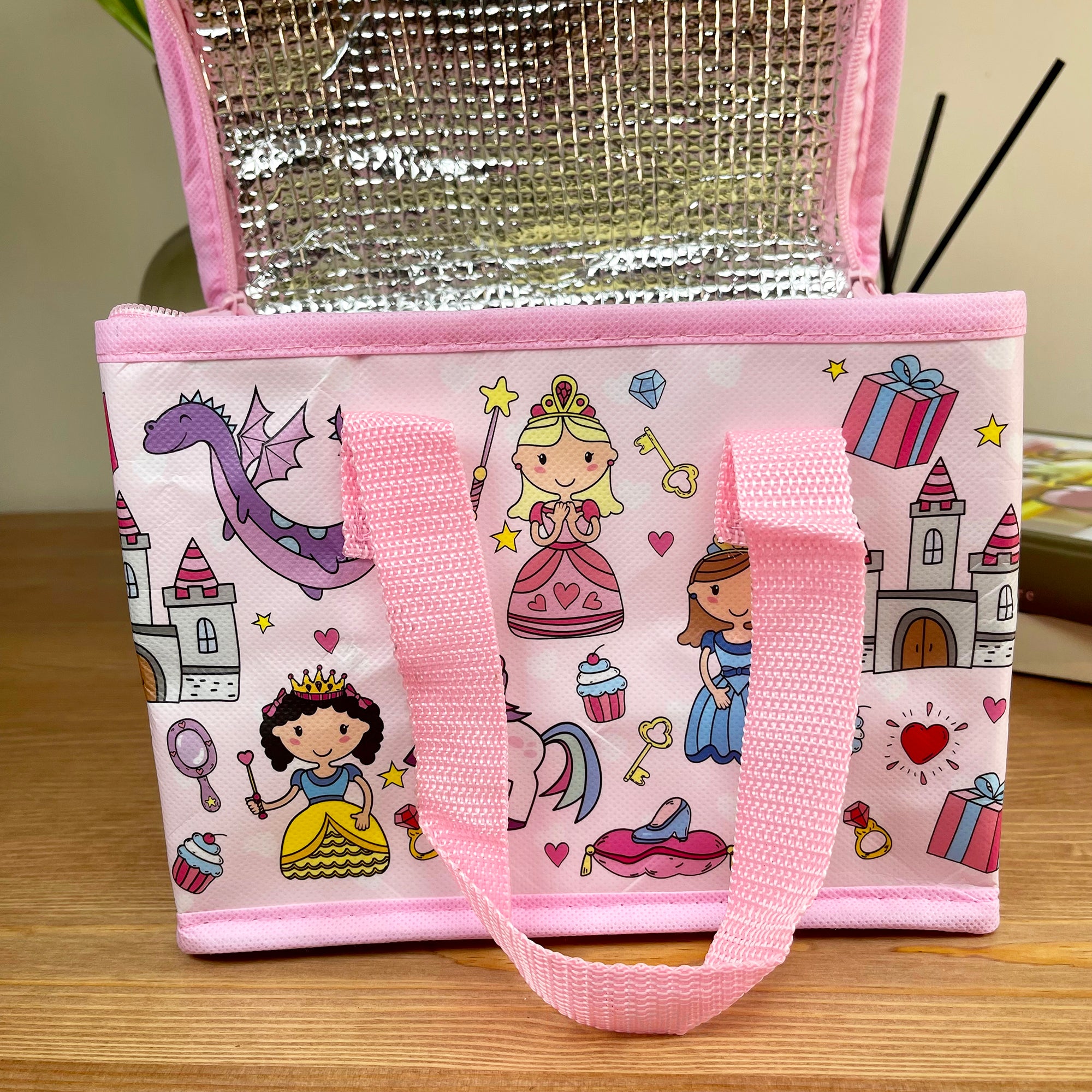 Märchenhafte isolierte Lunchtasche