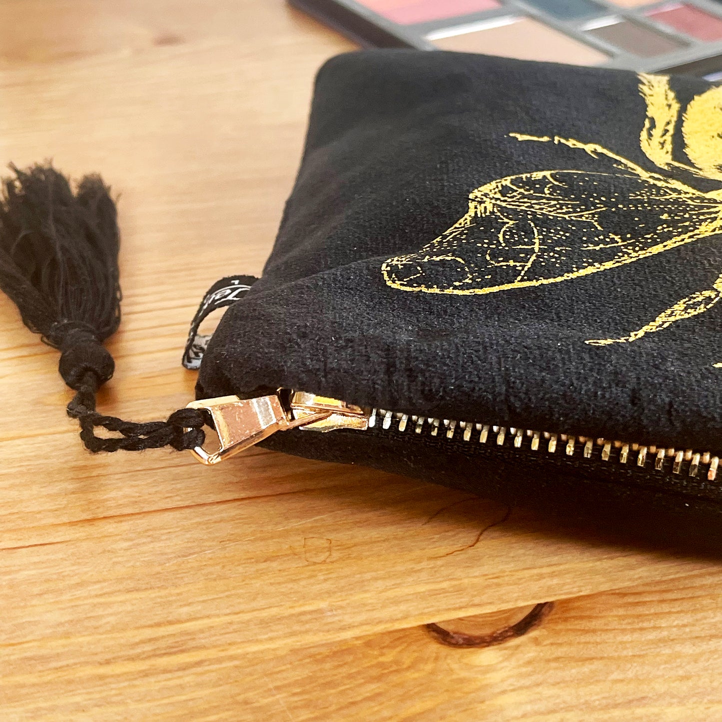 Gold Queen Bee Schwarze Schminktasche