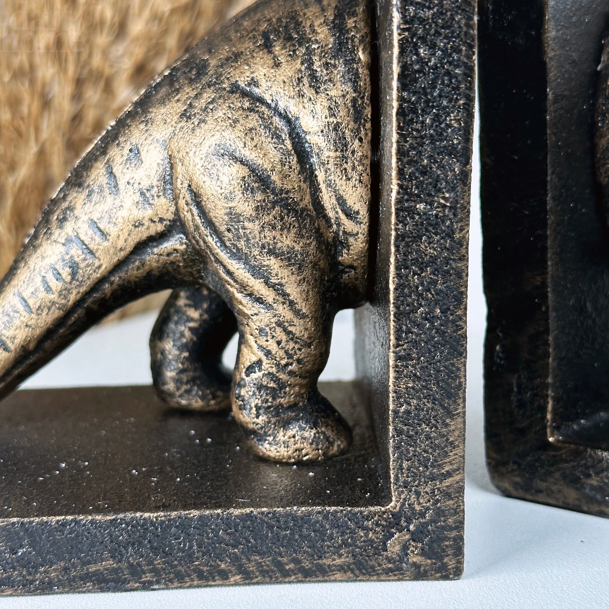 Brontosaurus-Buchstützen aus Gusseisen und Bronze