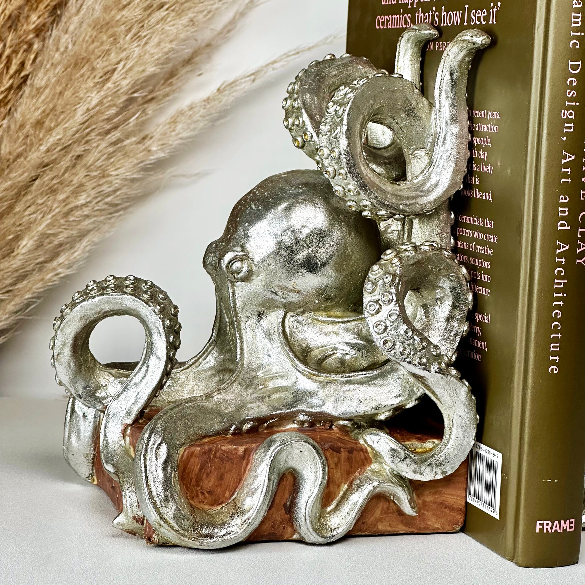 Silberne Oktopus-Buchstützen