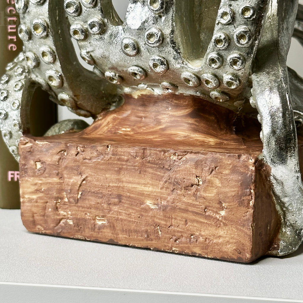 Silberne Oktopus-Buchstützen