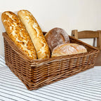 Leicht gedämpfter Brotkorb aus Korbgeflecht