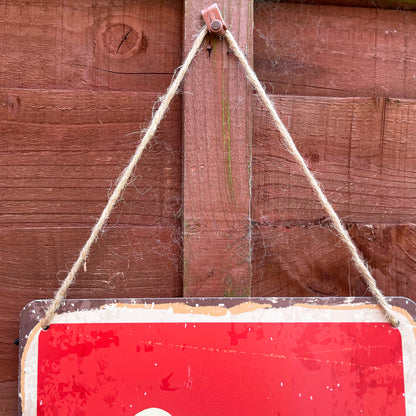 Rotes hängendes Offen-Schließ-Schild