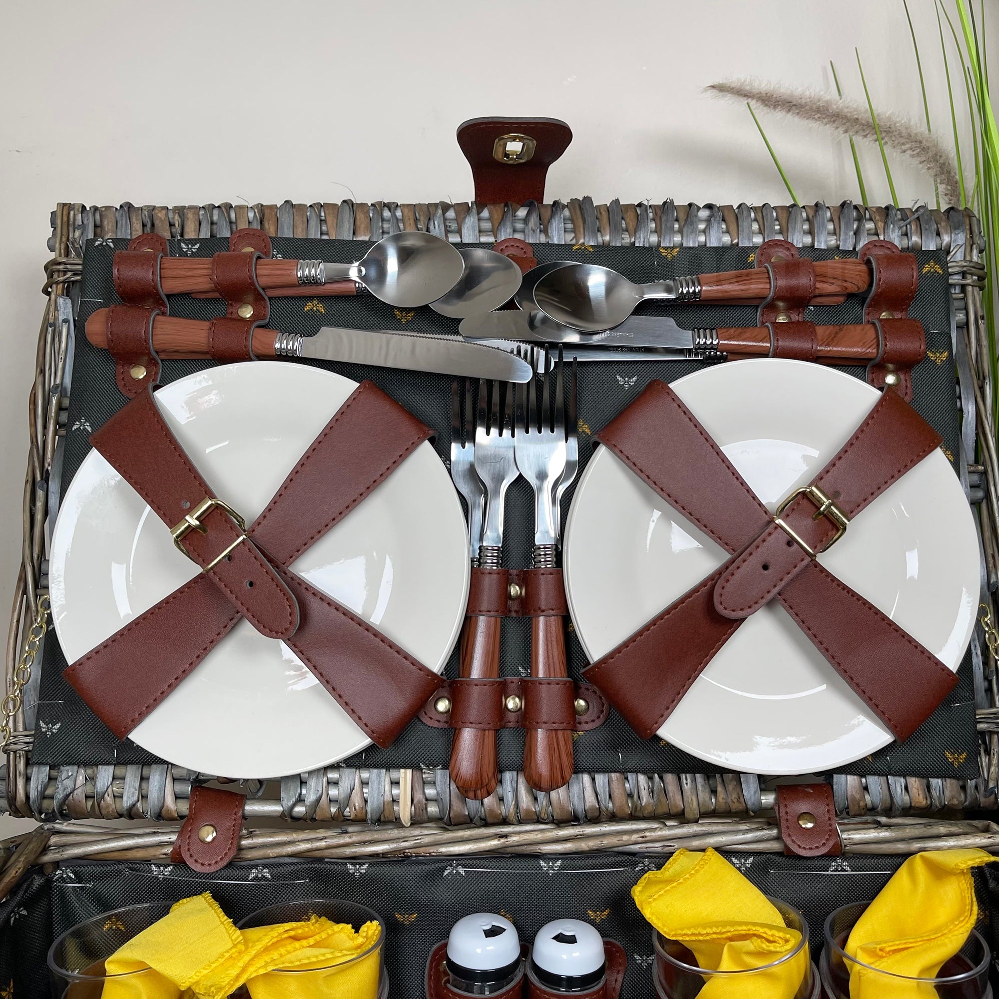 4 Person Fitted Wicker Picnic Hamper