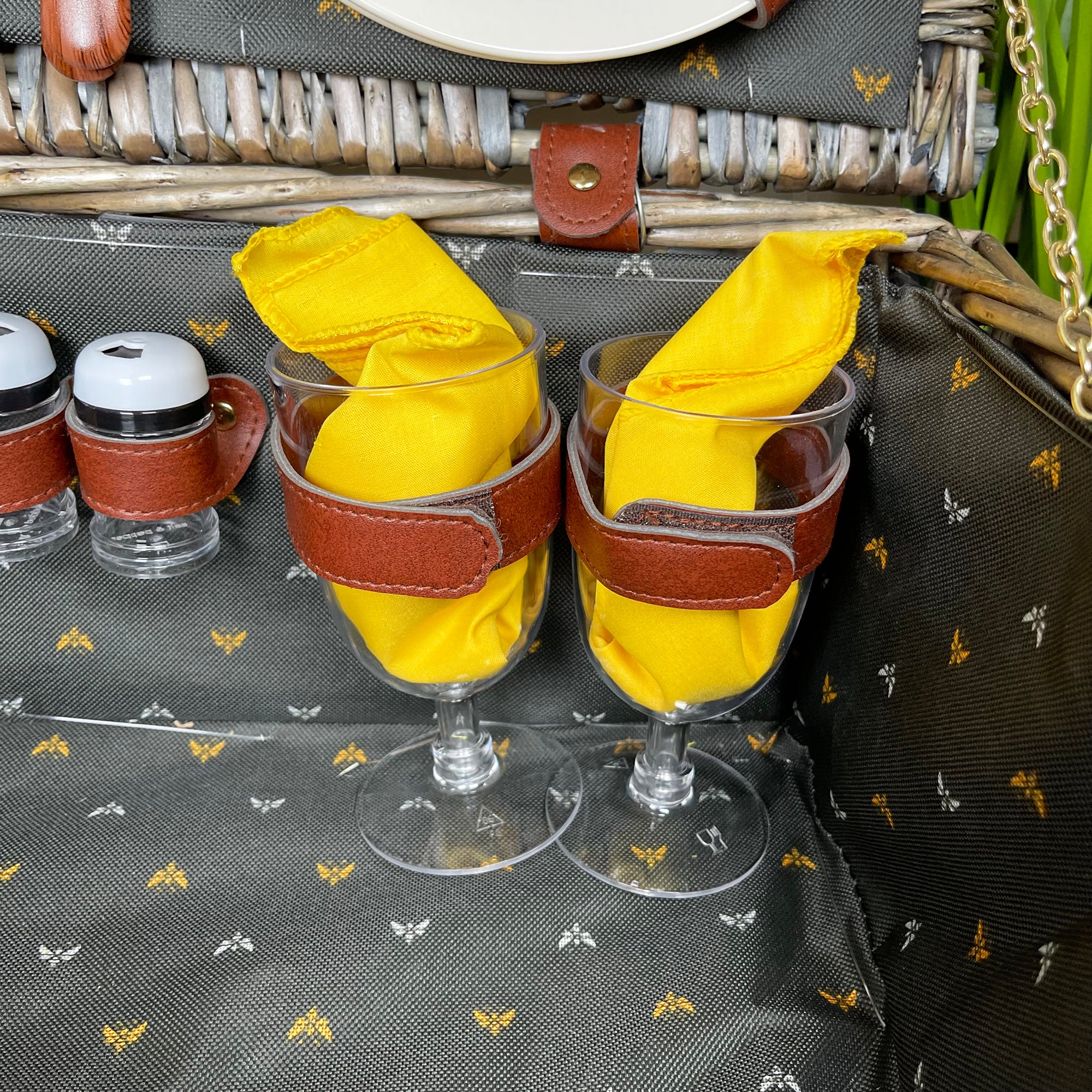 4 Person Fitted Wicker Picnic Hamper