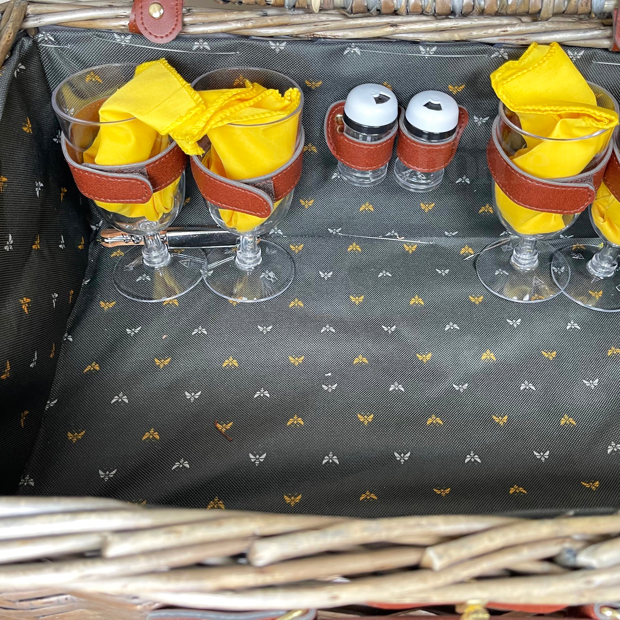 4 Person Fitted Wicker Picnic Hamper