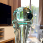 Dekanter aus geschmolzenem Glas mit Wurzelständer aus Teakholz