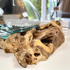 Dekanter aus geschmolzenem Glas mit Wurzelständer aus Teakholz