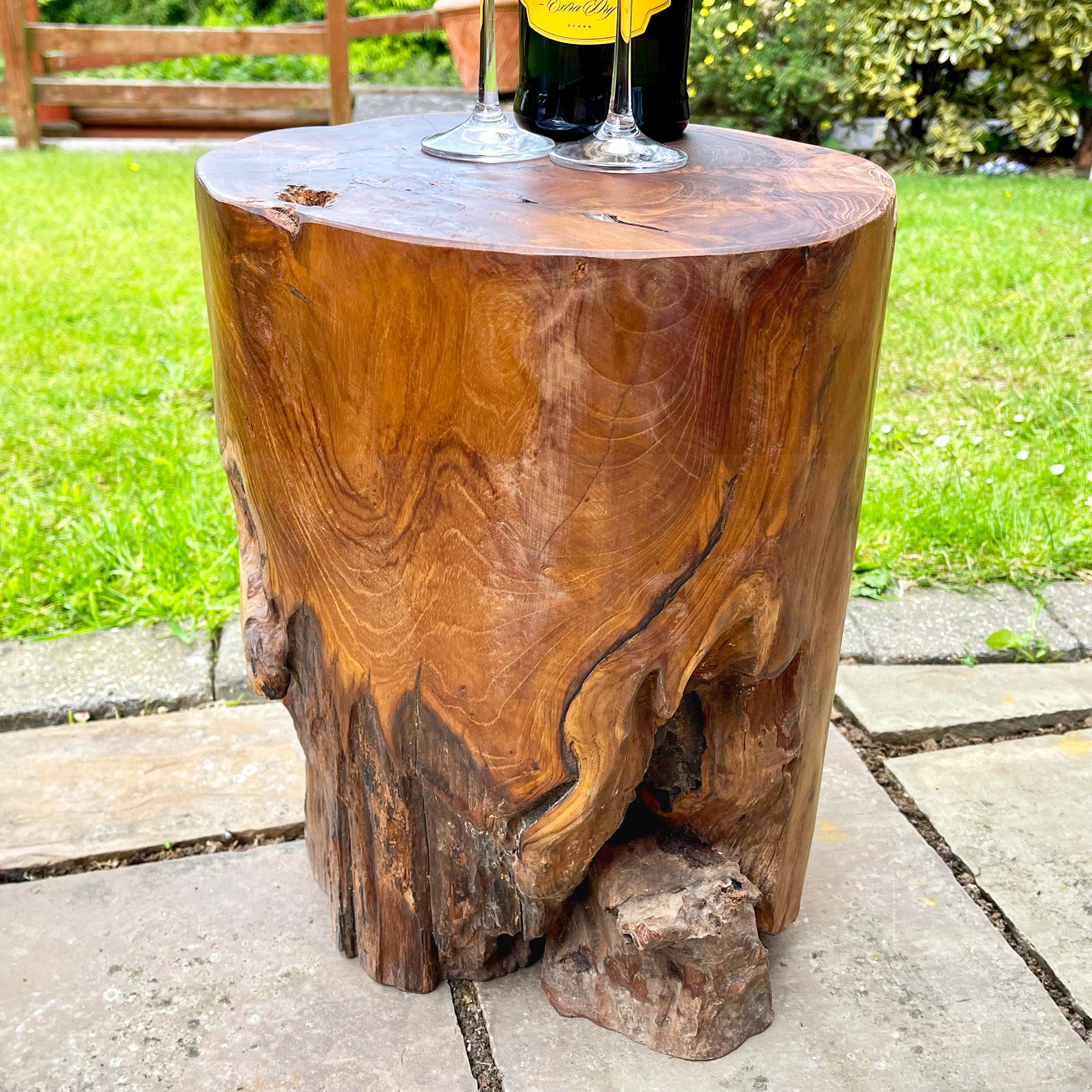Runder Teak-Wurzelblock-Tisch