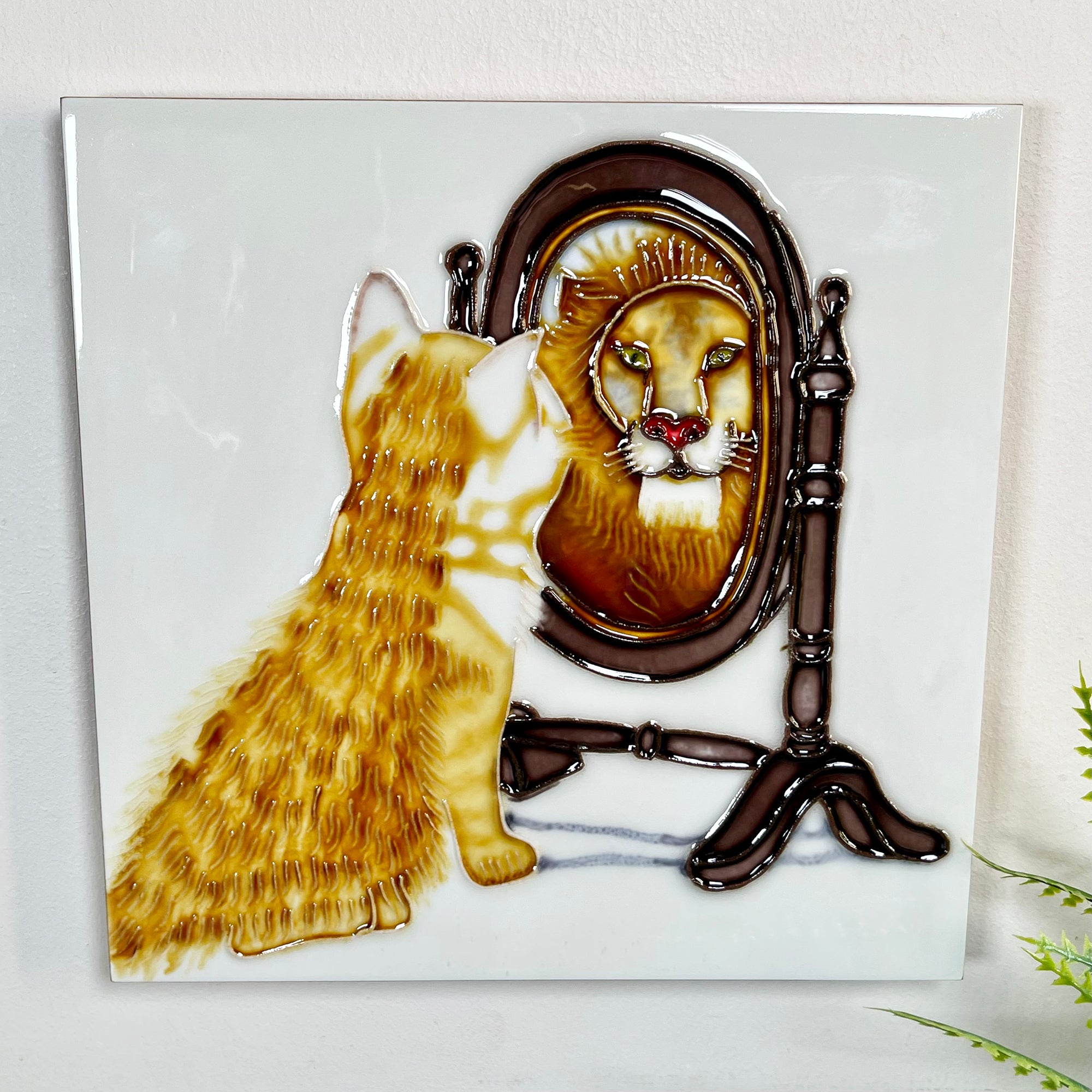 Spiegelung einer Löwen-Keramik-Kunstfliese, 20 x 20 cm