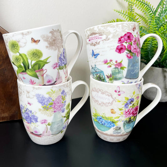 Set mit 4 Tassen mit Blumenmuster im französischen Landhausstil
