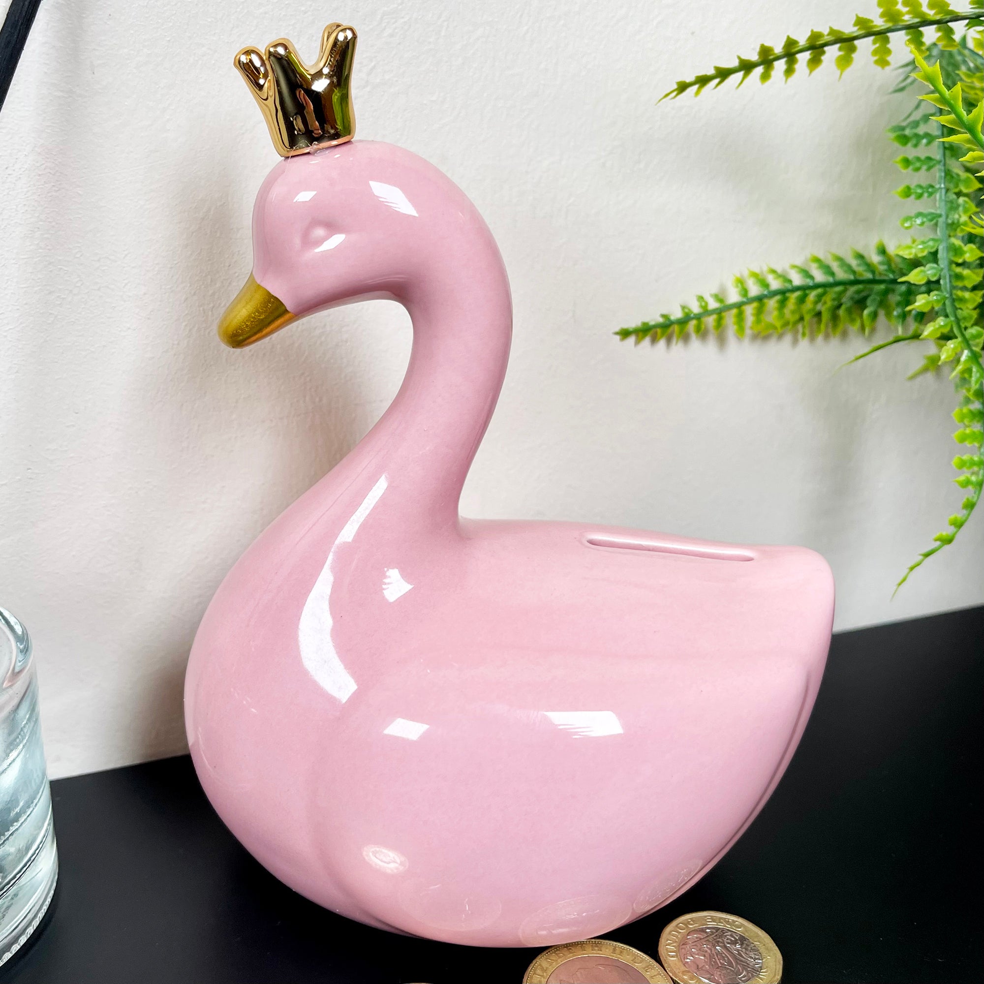 Spardose mit gekröntem rosa Schwan