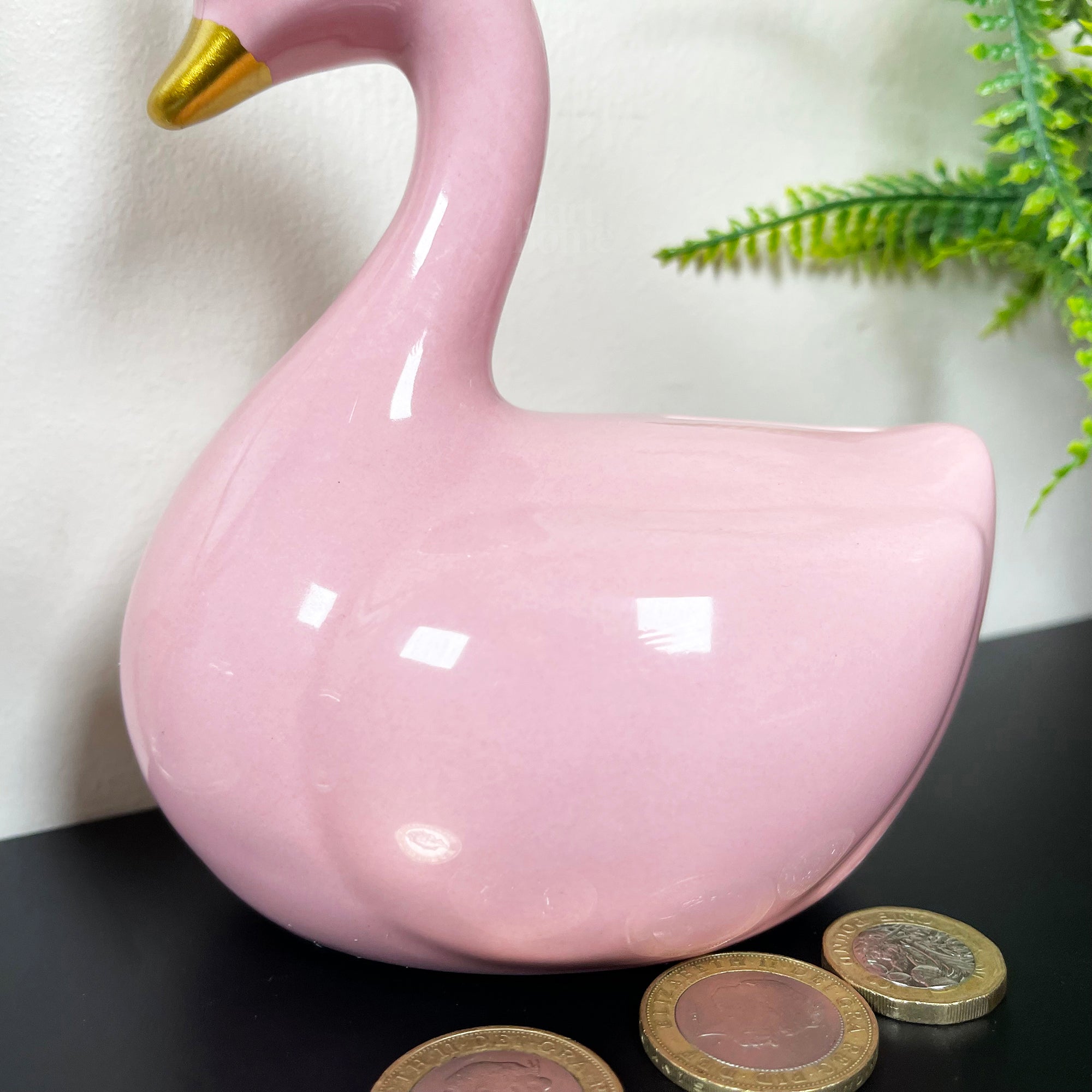 Spardose mit gekröntem rosa Schwan