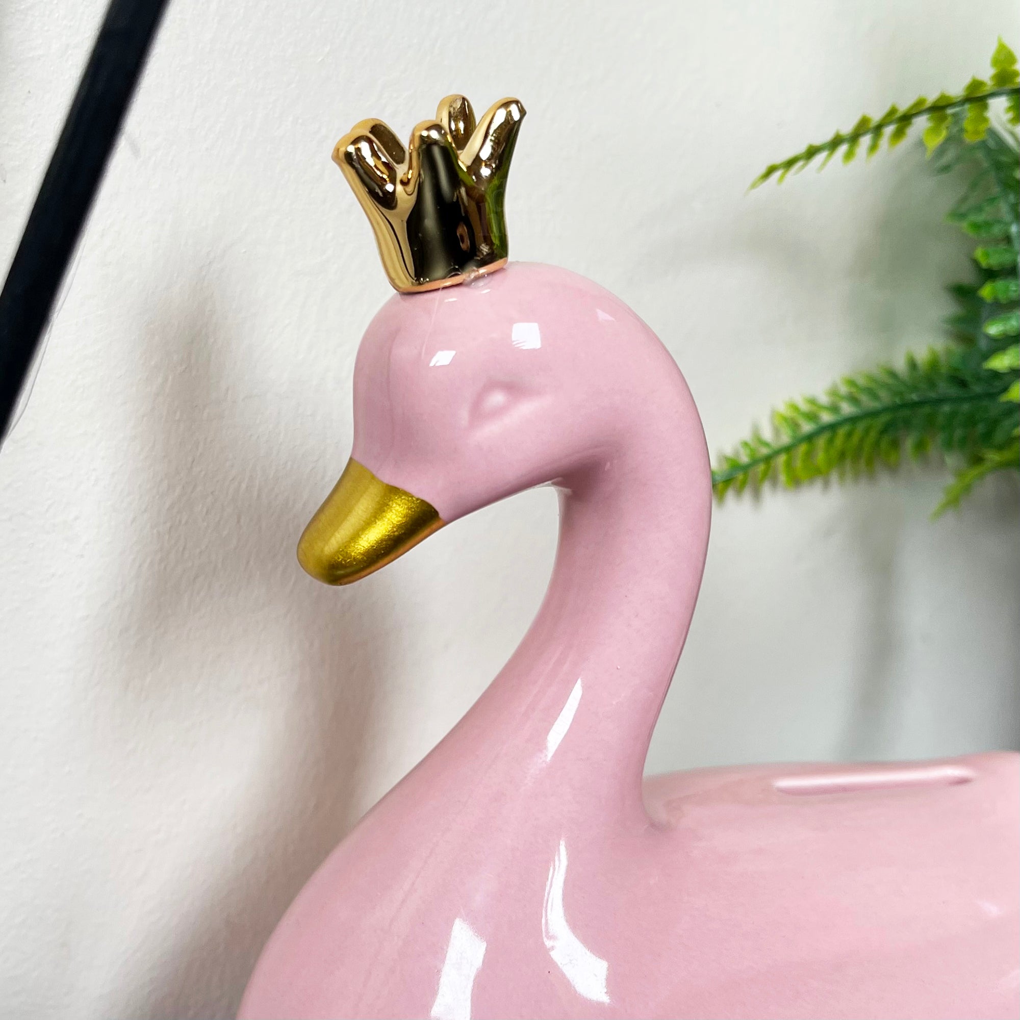 Spardose mit gekröntem rosa Schwan