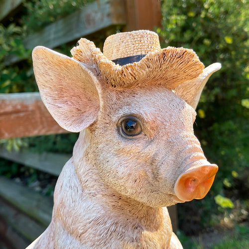 Schwein mit Spaten Gartenskulptur