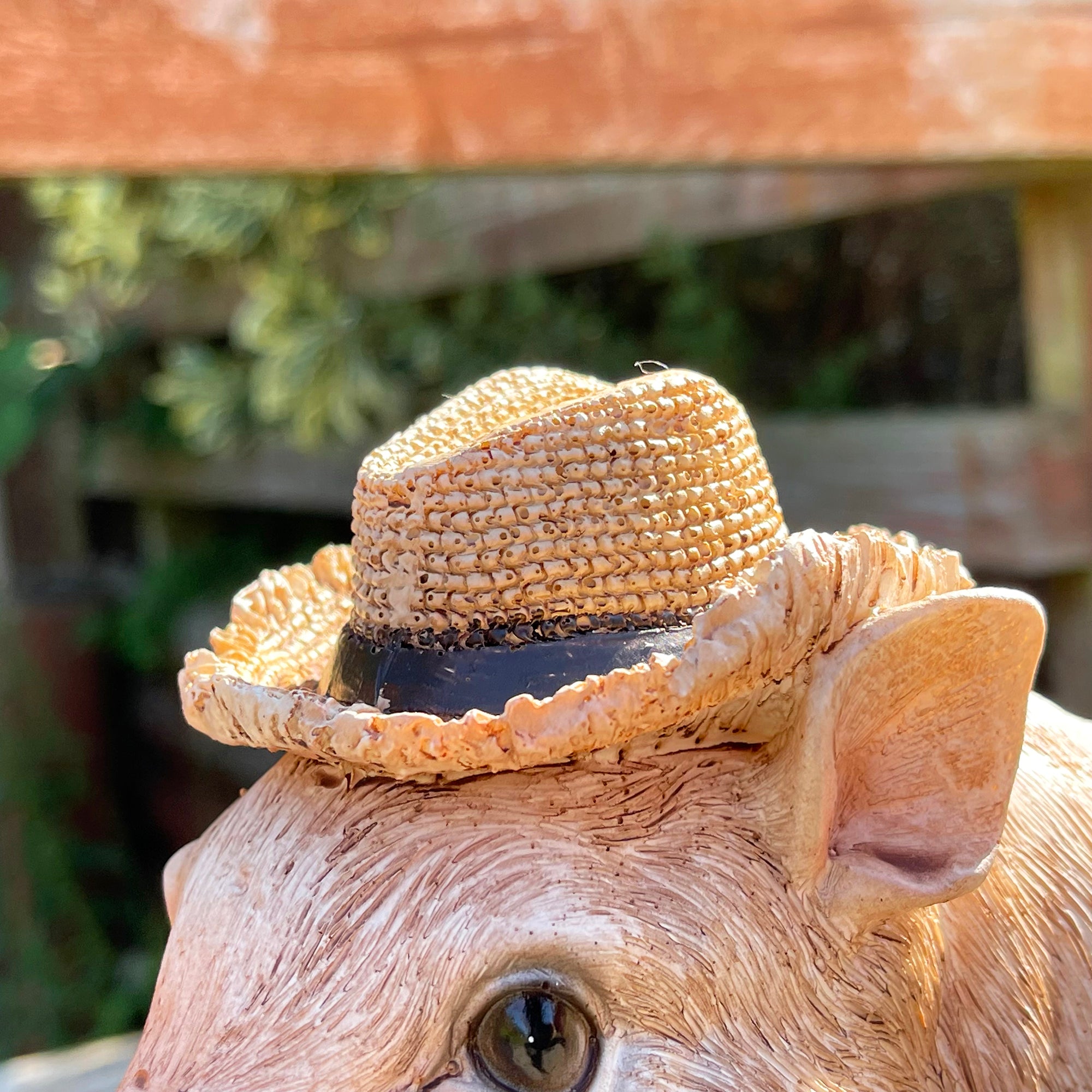 Skulptur „Schwein in Gummistiefeln“.