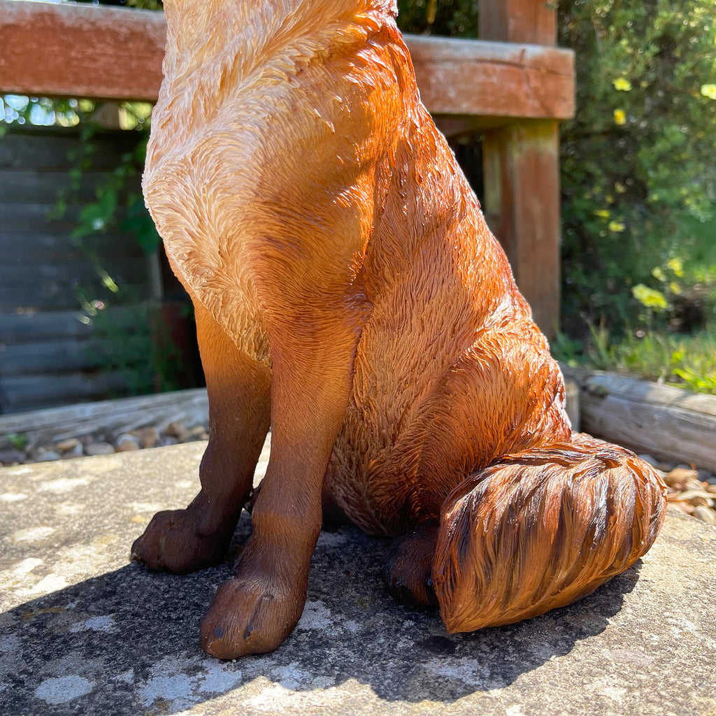 Sitzende heulende Fuchs-Gartendekoration