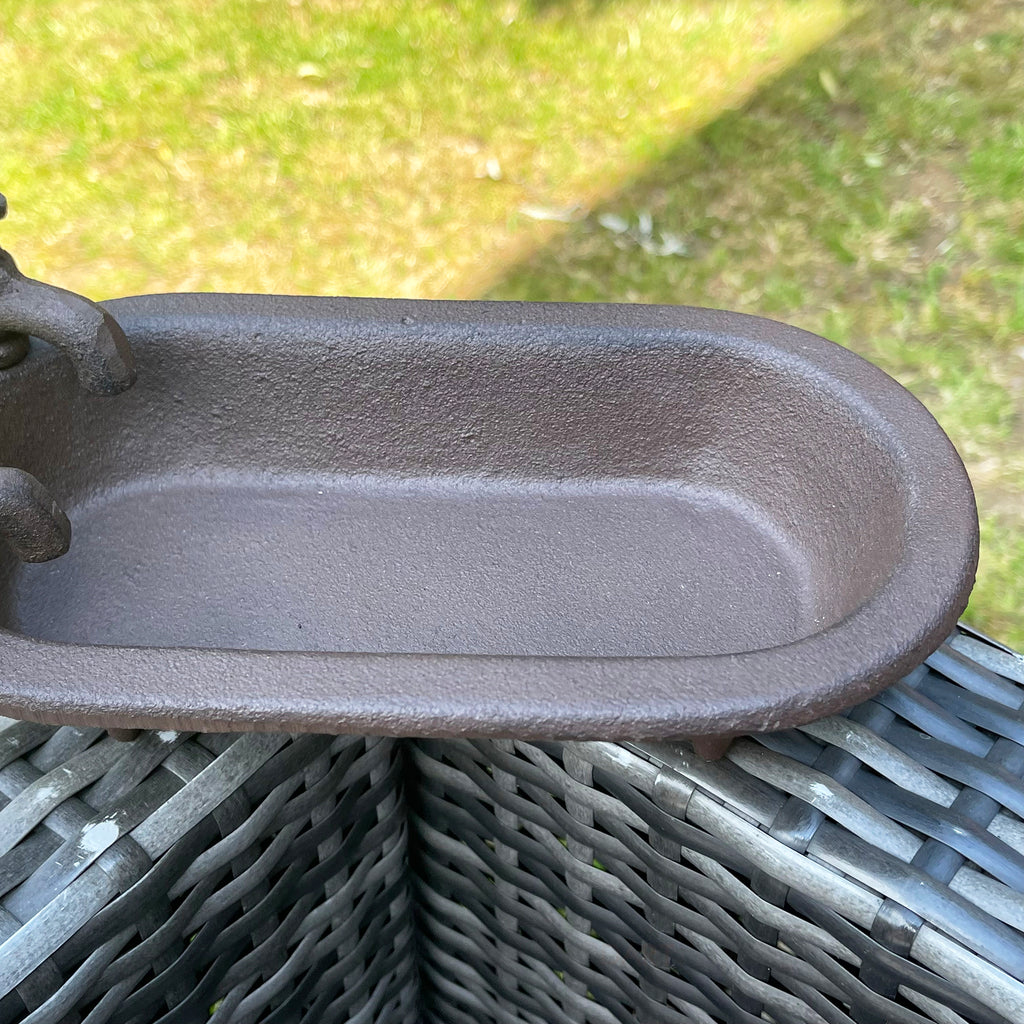 Badewannen-Vogelhäuschen aus Gusseisen für den Garten