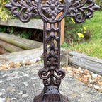 Gusseisernes Kreuz auf Ständer 28 cm