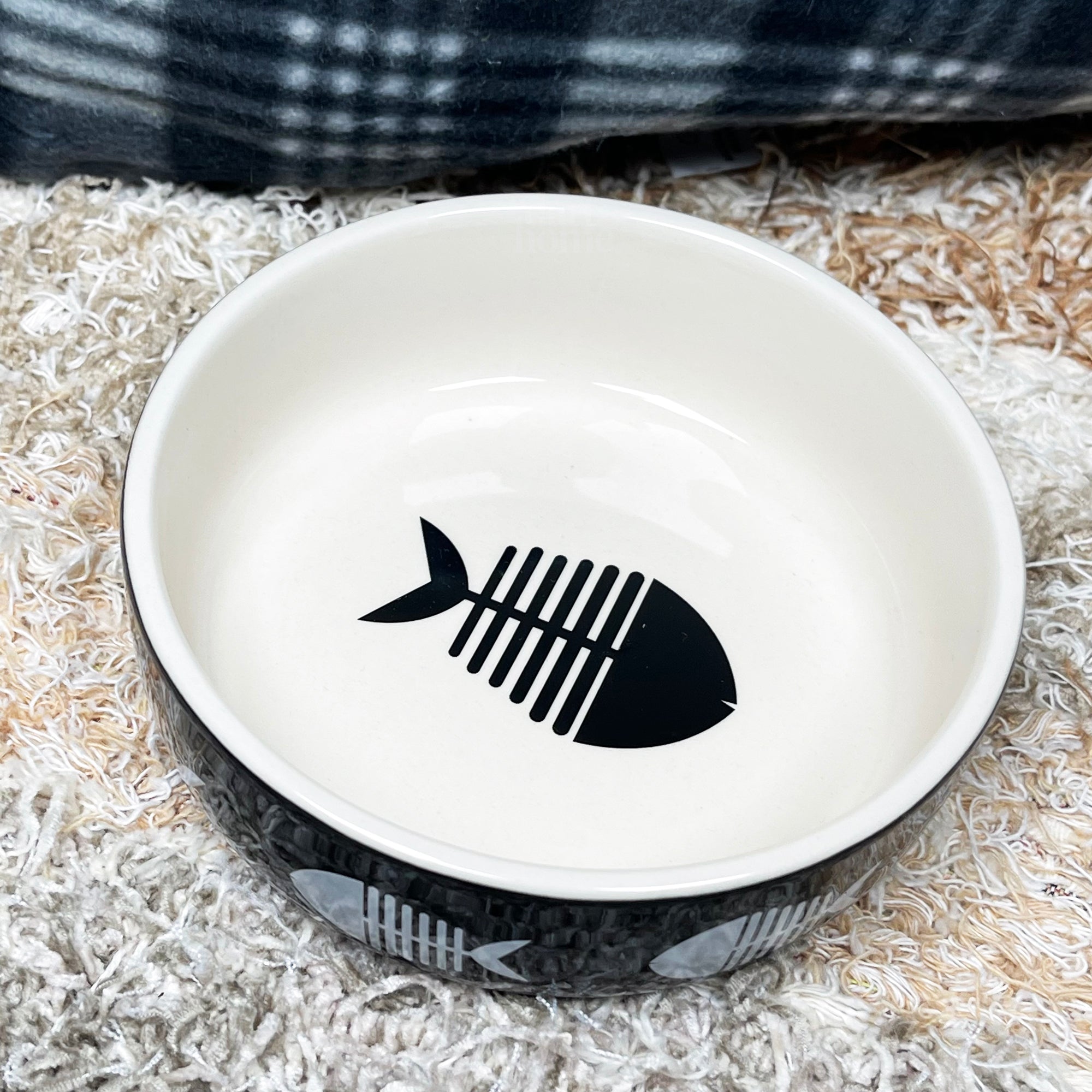 Schwarzer Fisch-Kontur-Katzennapf