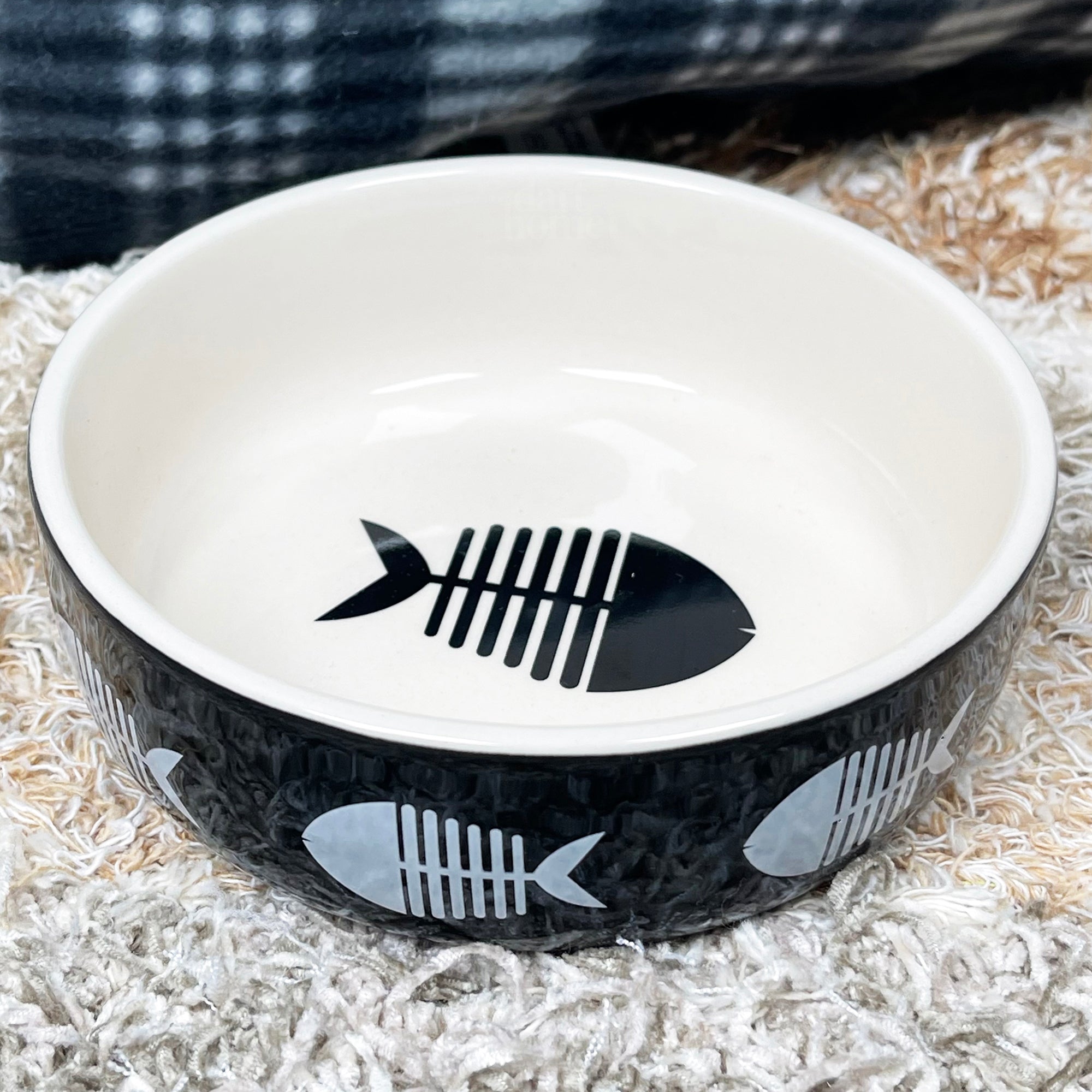 Schwarzer Fisch-Kontur-Katzennapf