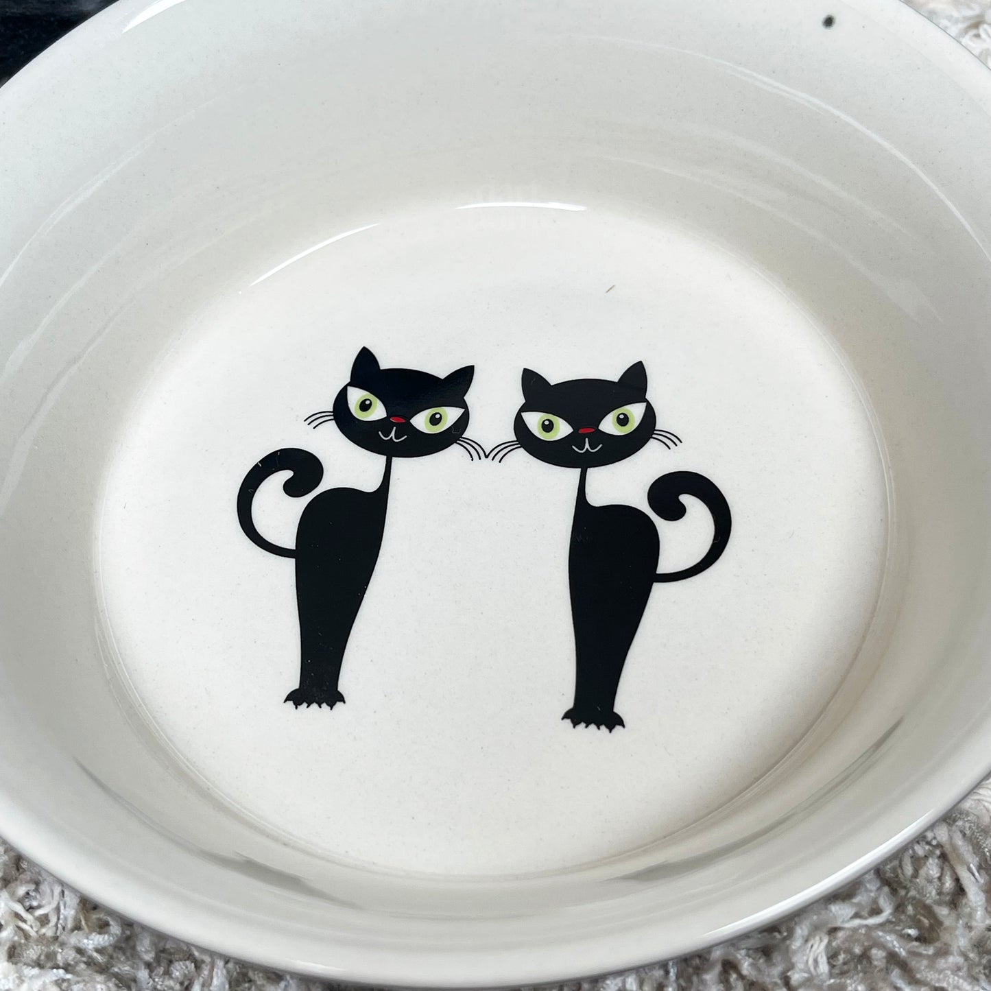 Keramik-Katzennapf mit Punkten